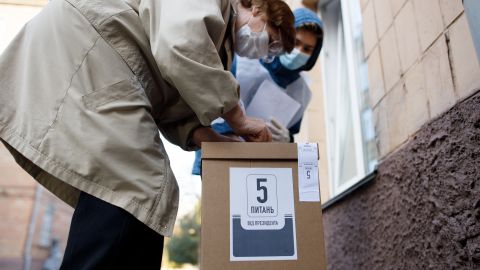 Верховний суд відмовився визнати опитування Зеленського незаконною агітацією