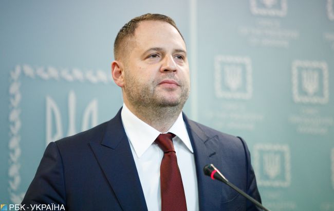 Єрмак: проти України застосовуються батальйони інтернет-тролів