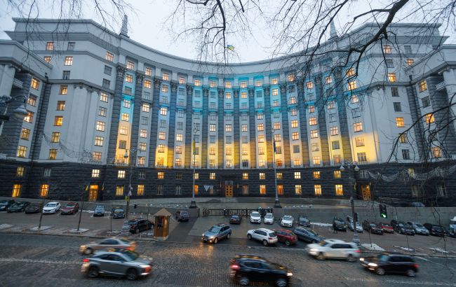 Кабмін зберіг режим ліцензування та квот на експорт дерева і брухту на 2026 рік