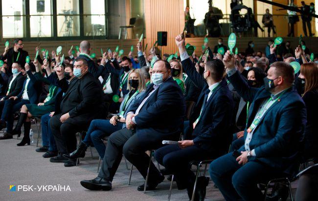 "Шаолінь року" та Арахамія за діджейським пультом: "слугам народу" роздали нагороди у Трускавці