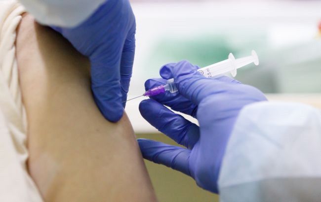 Нідерланди заборонили використовувати вакцину AstraZeneca для людей молодше 60 років