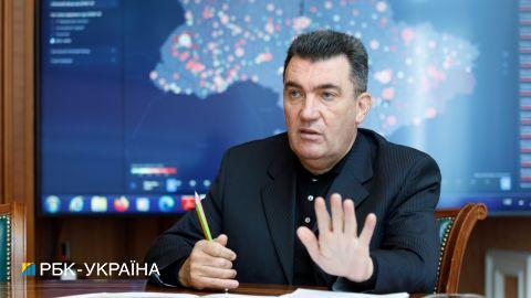 Данилов развенчал фейки про покинутую в оккупированном Луганске маму: "спокойно к этому отношусь"