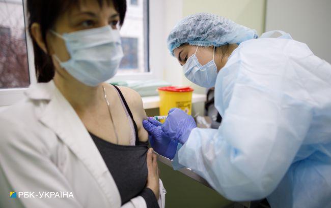 COVID-вакцинация в Украине: в одной из областей за сутки не сделали ни одной прививки