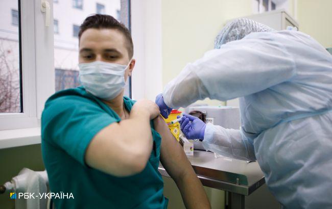 В трех областях Украины за воскресенье не сделали ни одной прививки от COVID