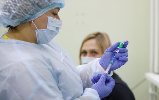 В Украине 399 тысяч человек ожидают в очереди на вакцинацию от коронавируса