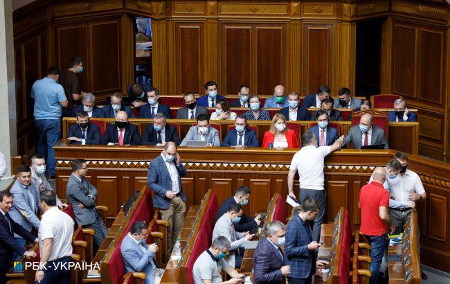 Не виконують передвиборчі обіцянки: три чверті українців не довіряють партіям