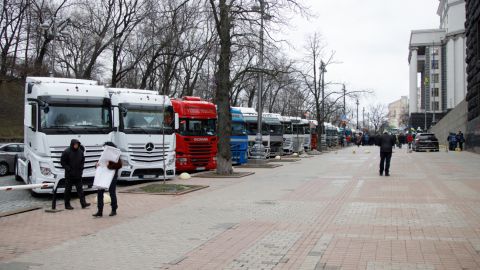Киев в ночь на 1 декабря может запретить въезд грузовиков: названо условие