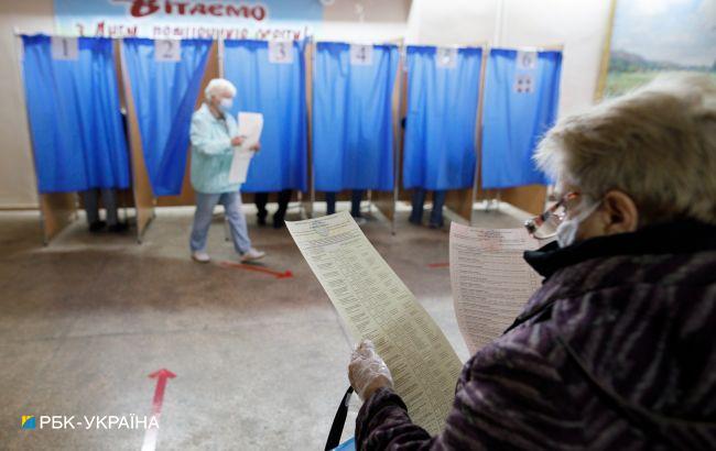 Большинство проголосовавших на местных выборах были старше 50 лет