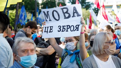 Більше не потрібна: українці оцінили роль російської мови