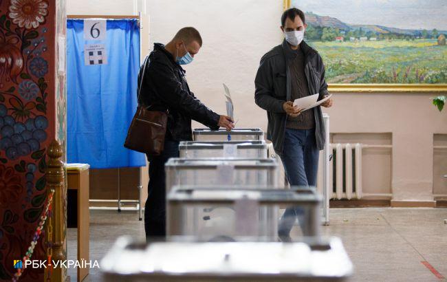 Избирательные участки в Черновцах открылись вовремя, нарушений пока нет