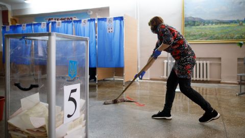 Это жесть: в Чернигове на местных выборах голосовали за Путина (фото)