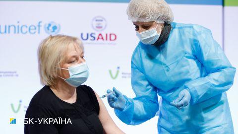 Минздрав о COVID-вакцинации 50% украинцев до 24 августа: потенциально можем выполнить