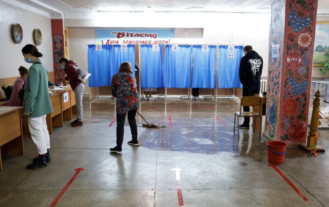 Под Киевом во втором туре выборов за мэра голосовали за Трампа