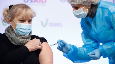 У Франції понад 100 осіб замість щеплення Pfizer отримали фізрозчин