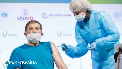 На прививку в центр вакцинации будут приглашать по телефону. Выбирать вакцину нельзя