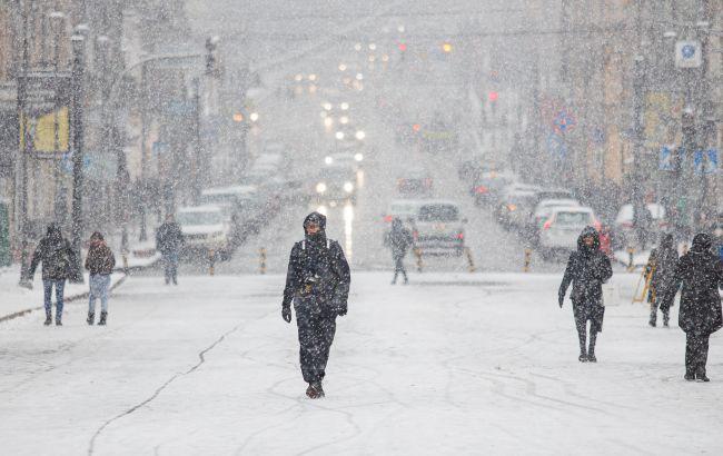 Киев сегодня закроют для грузовиков из-за снегопада  