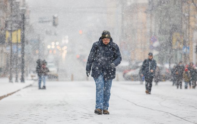 Новое похолодание идет в Украину: прогнозируют до 20 см снега и метели
