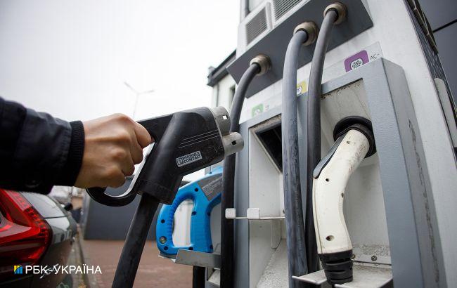 Електромобілів більше – зарядок менше: що відбувається в Україні із зарядною інфраструктурою