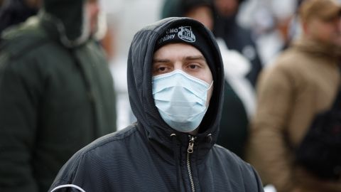 Почему Европу лихорадит от COVID-19, а Украину нет: врач дал объяснение