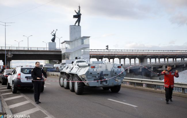"Минера" моста Метро в Киеве выпустили из психбольницы