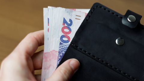 Минимальная зарплата в Украине выросла на 500 гривен