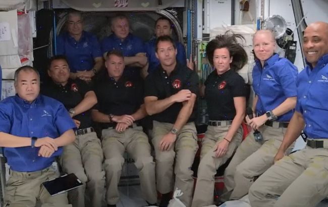 Друга успішна місія: астронавти перейшли з корабля SpaceX на МКС