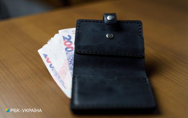 Зарплата украинцев растет: кому платят больше всего