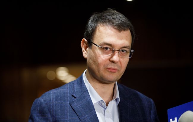 Из зоны боевых действий на запад Украины уже эвакуировали 89 предприятий, - Гетманцев