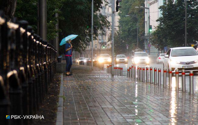 В Україну знову летять грози і шквали: частину областей почне заливати вже завтра