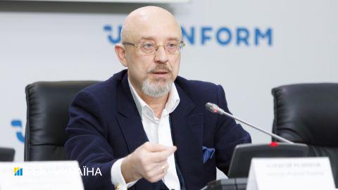 Українцям видадуть зброю через напад Росії: як її отримати