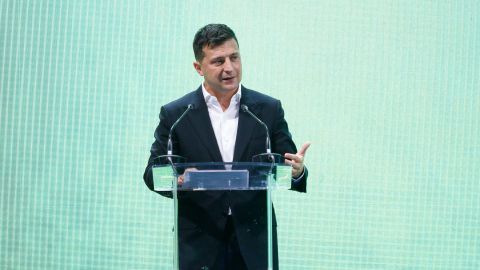 Украинцы - не кролики: Зеленский жестко высказался про российскую вакцину "Спутник V"