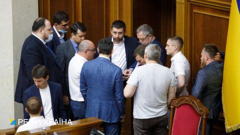 Эксперты рассказали, к кому идут избиратели "Слуги народа"