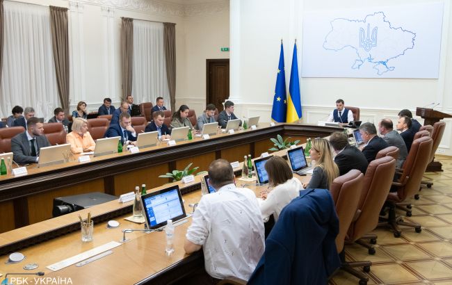 Більшість українців проти засідань Кабміну в закритому режимі