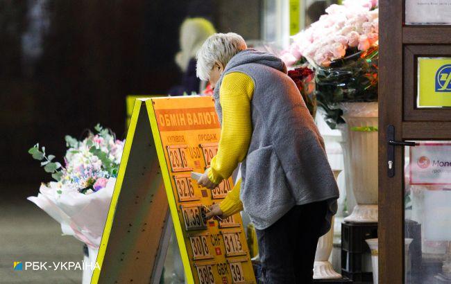 Долар почав дешевшати: актуальні курси валют в Україні на 15 липня