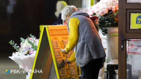 Курс долара на готівковому ринку перевищив 30 гривень