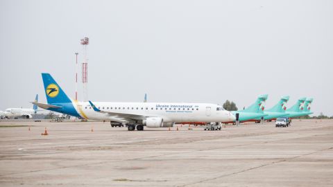 МАУ возобновит авиарейсы из Киева в Баку