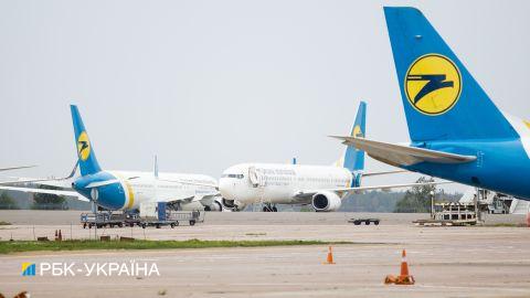 МАУ возобновляет авиарейсы в Польшу