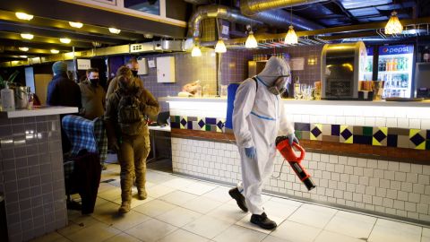 Підтримка локдауну серед українців зросла, але більшість, як і раніше, проти