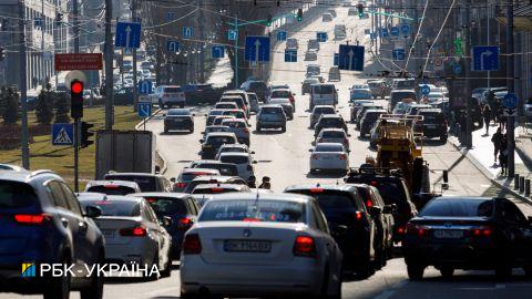 Украинским водителям разрешили выбирать и бронировать автономера