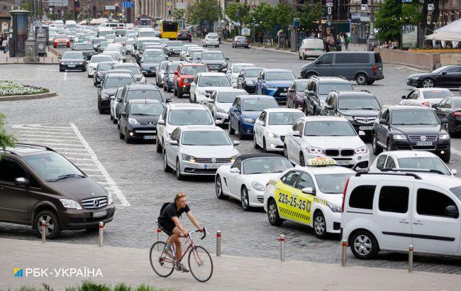 У Києві змінили маршрути громадського транспорту через триатлон: схеми об'їзду