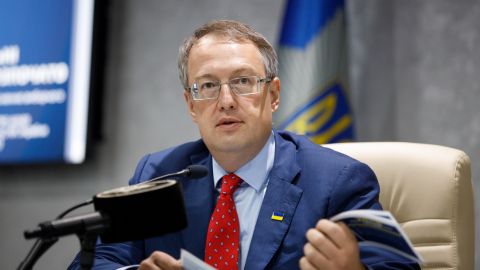 Геращенко пояснив низькі зарплати медиків "схематозом"