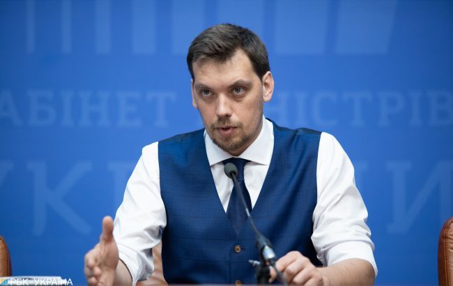 Вчителі не будуть отримувати $4000: Гончарук зробив сумну заяву