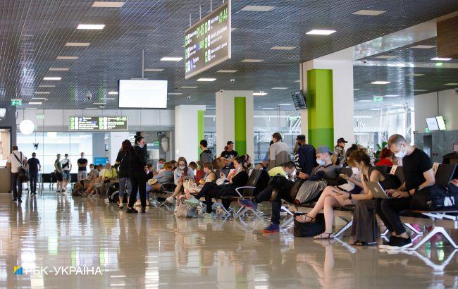 В аэропорту "Киев" у пяти человек выявили поддельные COVID-сертификаты