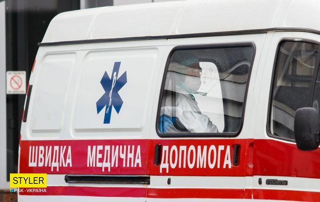 Під Дніпром пацієнта перевозили в інше місто майже без одягу: чоловік трясся від холоду