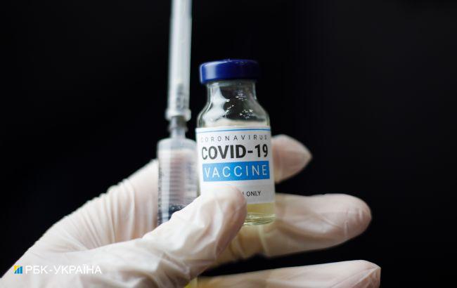 У Британії заявили про спад захворюваності COVID-19 після першого щеплення Pfizer