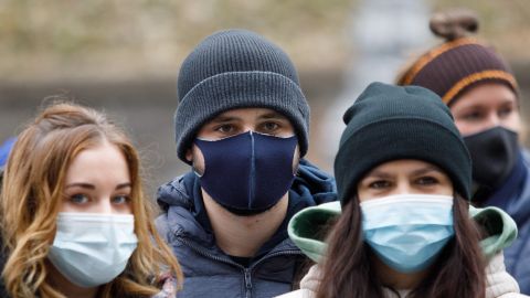 В Украине заболеваемость COVID снижается, но все еще выше нормы в 9,5 раз