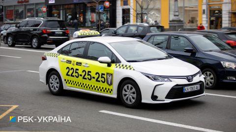 В Харкові у таксистів, що накручують захмарні ціни, будуть забирати авто