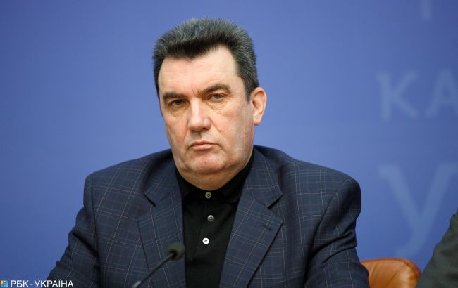 Данілов про евакуацію дипломатів: ми не бачимо активного виїзду з України