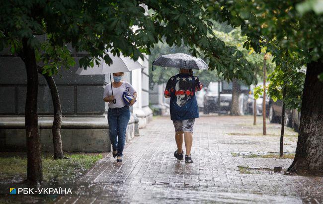 Штормовий вітер та грози: погода по всій Україні сьогодні погіршиться