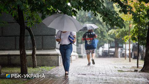 Грози, град та шквали: в Україні оголосили штормове попередження в п'яти областях